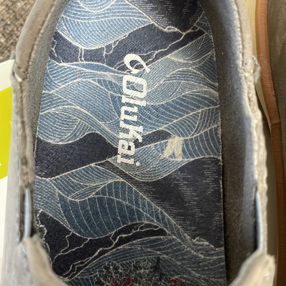 OLUKAI Slip-On (Men) size 7m
Grey leather like New Kalai style - Picture 3 of 8